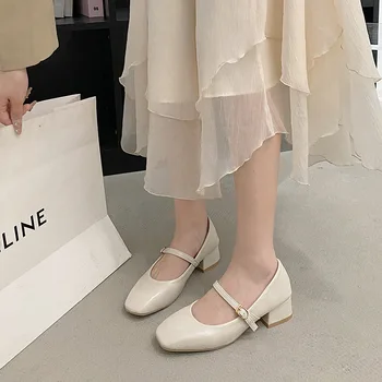 Бели френски обувки с дебел ток в стил ретро, дамски 2023, новостите на пролетта и есента, универсални единични обувки с квадратна глава и фин уста в стил ретро