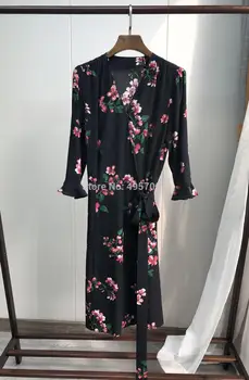Висококачествена коприна мини-рокля с V-образно деколте и цветисти принтом от 100% памук и завязками на талията