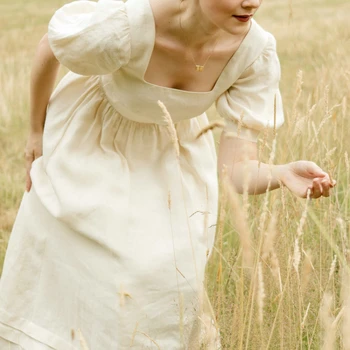 Женствена рокля 2023, пролетно-лятно ново бежевое рокля със средна дължина, с квадратна яка и къси ръкави