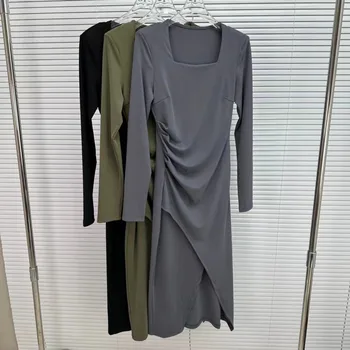 Модерна нова тъкан с усещането за огъване, много приятна на допир, рокля с квадратни деколтета, новост ранна пролет 2023