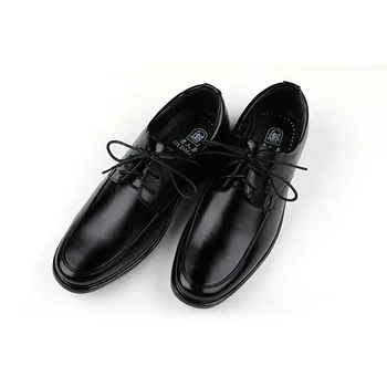 Мъжки бизнес кожена класическа ежедневни обувки с ниски берцем, тънки модела обувки с остри пръсти в британския стил, пролетни нови официални черни лоферы
