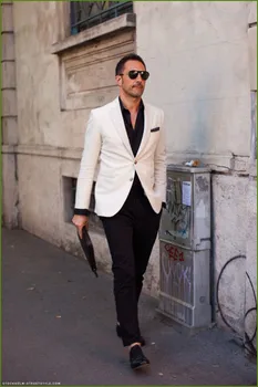 Най-новият дизайн палто и панталони, приталенное бяло палто, с черни панталони, популярните сватбени костюми за младоженец, празничен костюм (яке + панталон + вратовръзка)